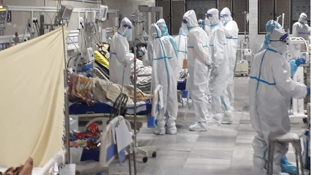 Delhi High Court ने कहा केंद्र सरकार चाहती है की लोग मरते रहे, ऐसे तड़पते रहे